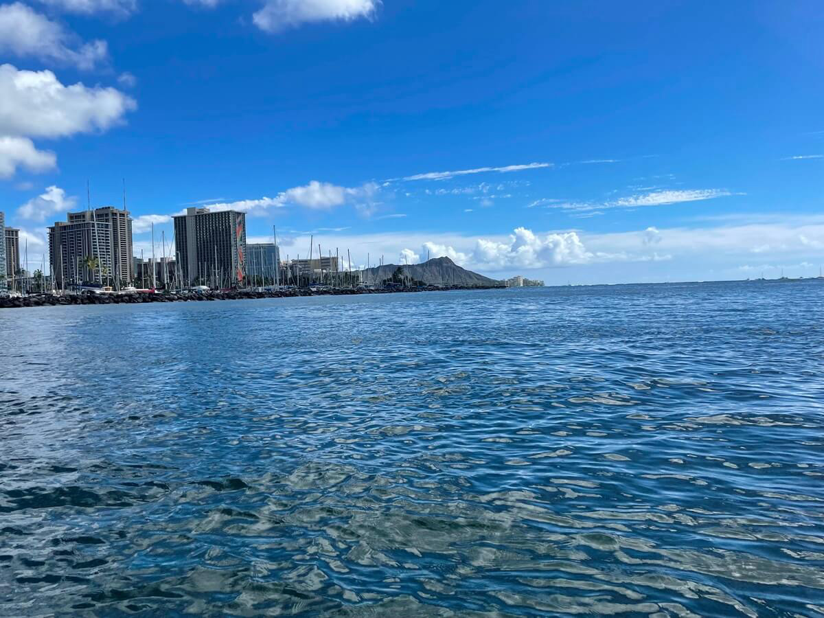 1.ワイキキ近くの港から出航