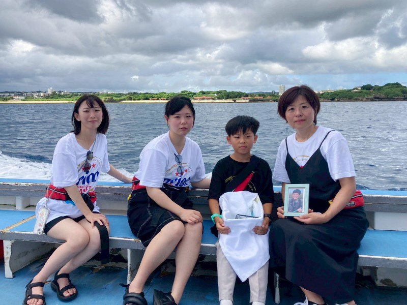 7.ビーチをバックに記念撮影