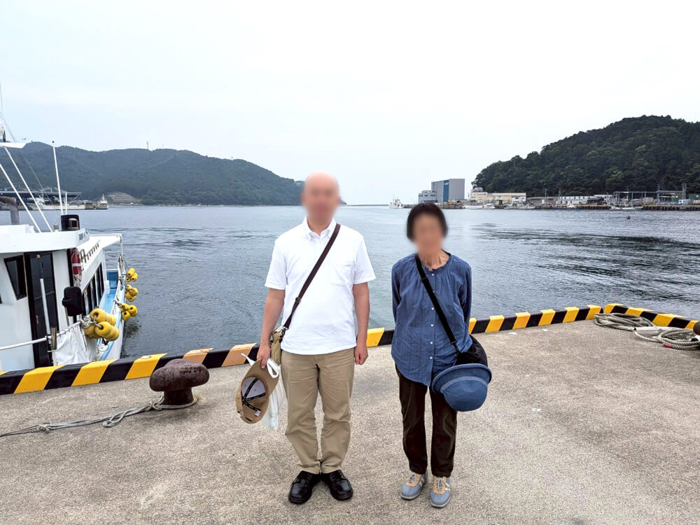 2.海の前で記念撮影