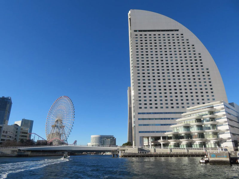 2.横浜みなとみらいを出港