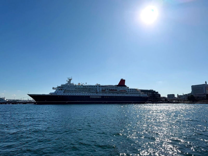 10.帰港した横浜に客船にっぽん丸